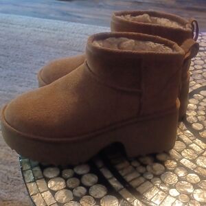 UGG Tan Women's Low  Boots